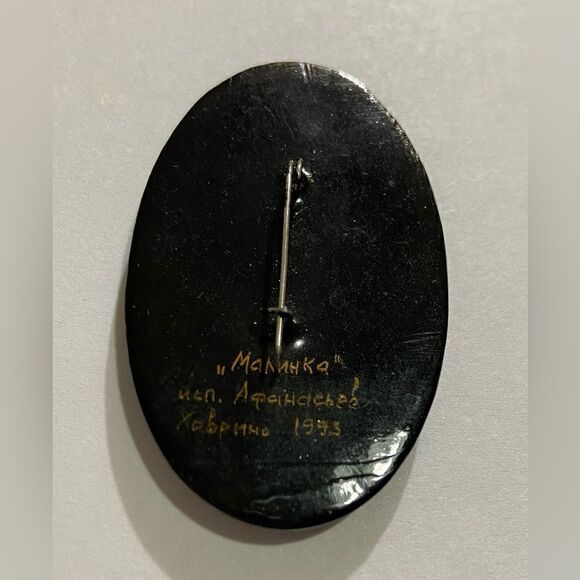 VTG Black Russian Brooch, hand painted. - Picture 2 of 5